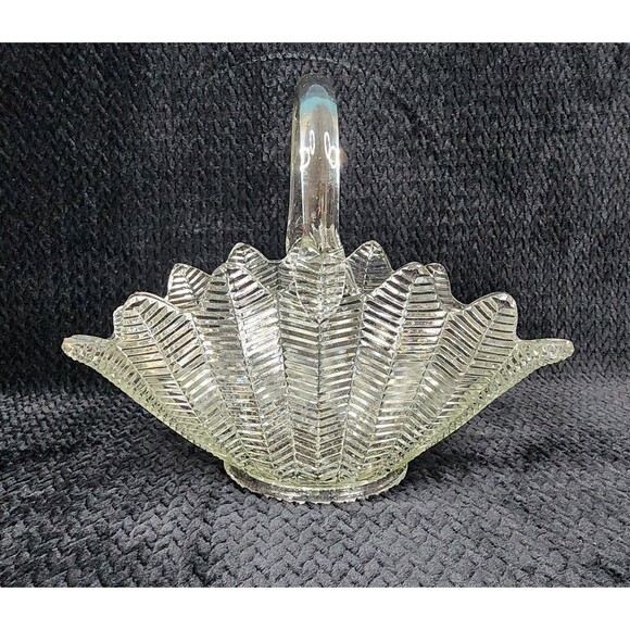 Vintage LE Smith Feather Glass Basket – Clear Pressed Glass, Mid-Century Design - Picture 5 of 12
